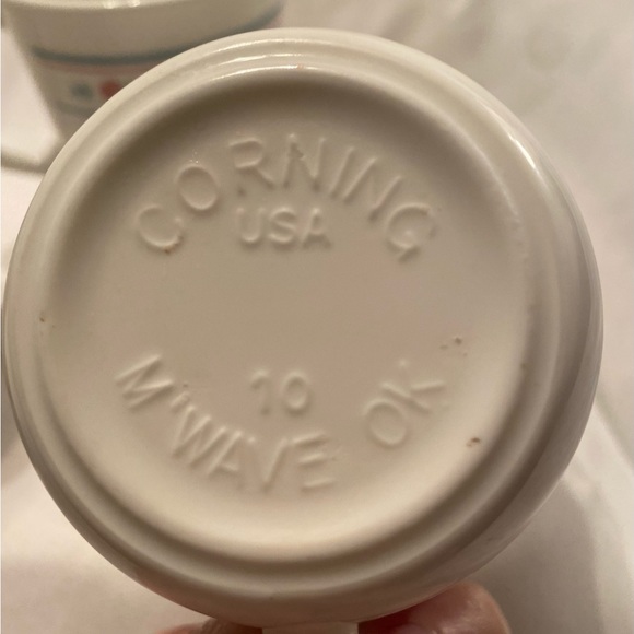 Vintage Corelle PRINCETON PRINSTON 4 Cups Mugs Red Blue Floral Nice! - Picture 3 of 9